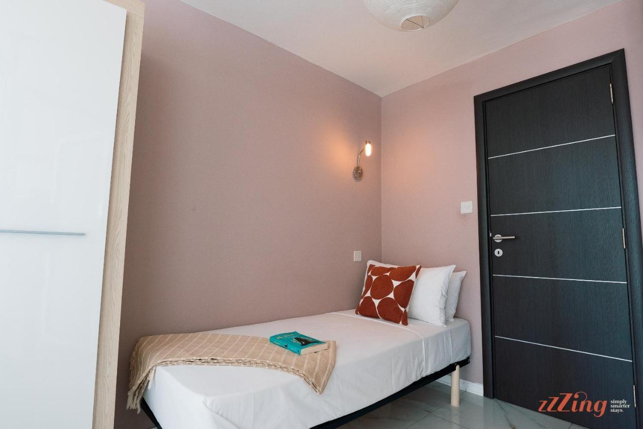 Scenic Seafront Duplex In Apartment *